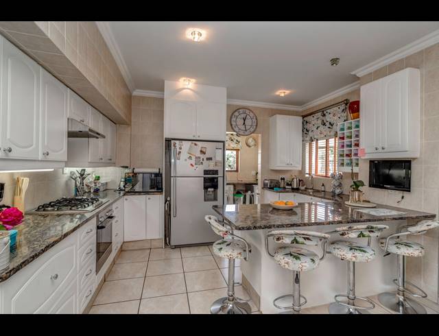 5 BEDROOM HOUSE FOR SALE IN DAINFERN VALLEY ESTATE